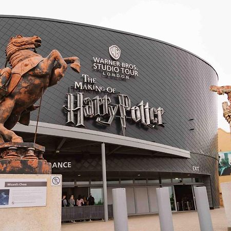 Ensuite Master Bedroom, Private Bathroom, Inside Family Home, Walking Distance To Harry Potter Watford  Exteriör bild